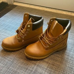 Timberland Original Women’s boots size 9